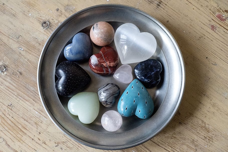 heart, stones, the hearts of stone, stone spheres, sodalit, marble, selenite, african soapstone, jasper, rose quartz