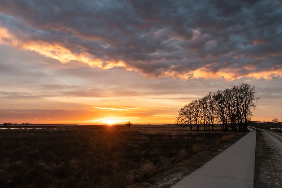 Далекий пейзаж. Path Sunset.