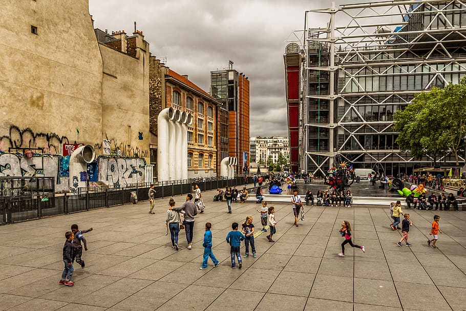 París, Centre Pompidou, Francia, museo, viaje, escena callejera, arquitectura, exterior del edificio, estructura construida, grupo de personas