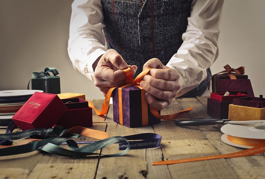 man, wrapping, gift, present, craftsman, scissors, bow, box, parcel, wood