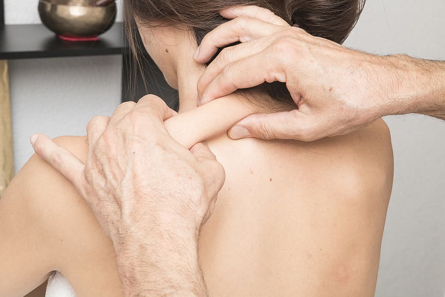 masaje de espalda, personas, masaje, parte del cuerpo humano, dos personas, adulto, parte del cuerpo, mujeres, mano humana, interior