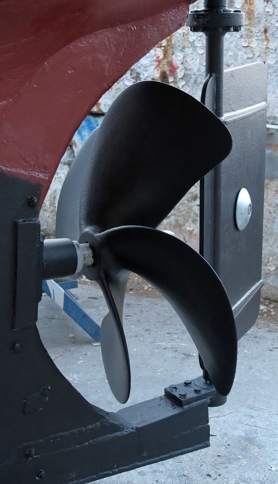 propeller, black, helm, boat, metal, day, close-up, land vehicle, outdoors, machinery