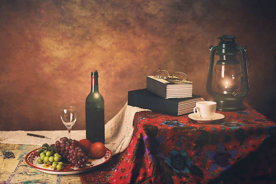 natureza morta, frutas, livros, copo, chá, lâmpada, vinho, vidro, garrafa, vintage