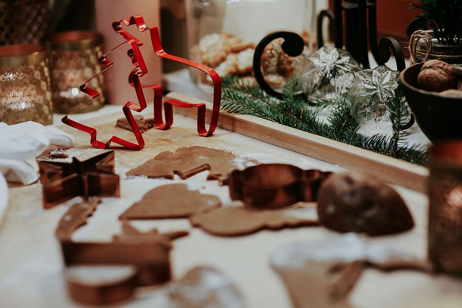 biscoitos de gengibre, biscoito, pão de gengibre, cozimento, biscoitos, natal, celebração, feriado, dentro de casa, mesa