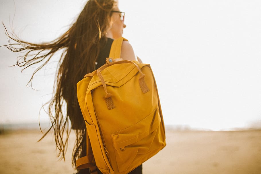 amarelo, mochila, saco, pessoas, menina, mulher, viagem, uma pessoa, cabelos longos, mulheres