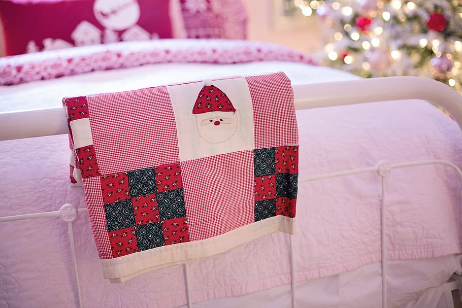 quilt, on bed, christmas, cosy, cozy, winter, warm, decoration, comfort, celebration