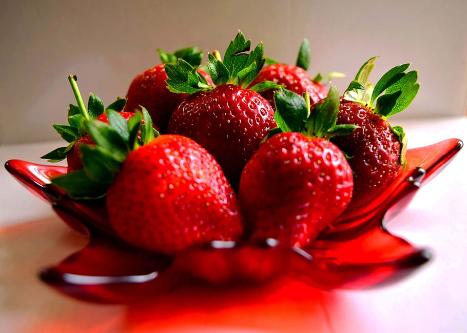 strawberry, fruit, pink, plate, juice, food, tasty, juicy, fresh, healthy