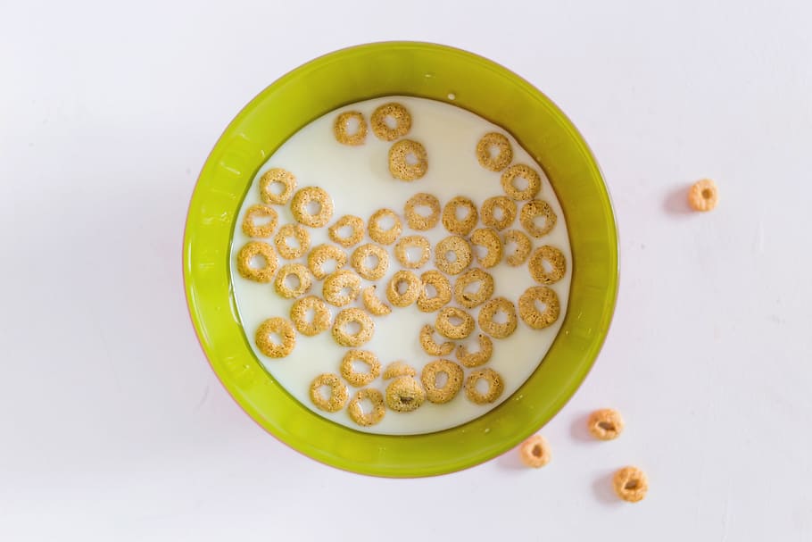 fruit loops, bowl, breakfast, cereals, green, loops, milk, morning, white, food and drink