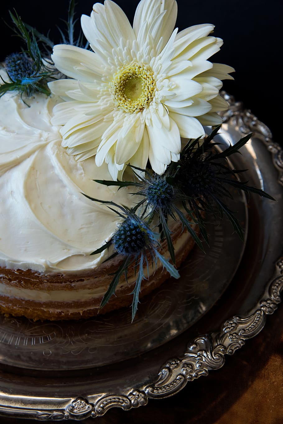 white, cake, flowers, dessert, tasty, bakery, baking, bake, tray, silver
