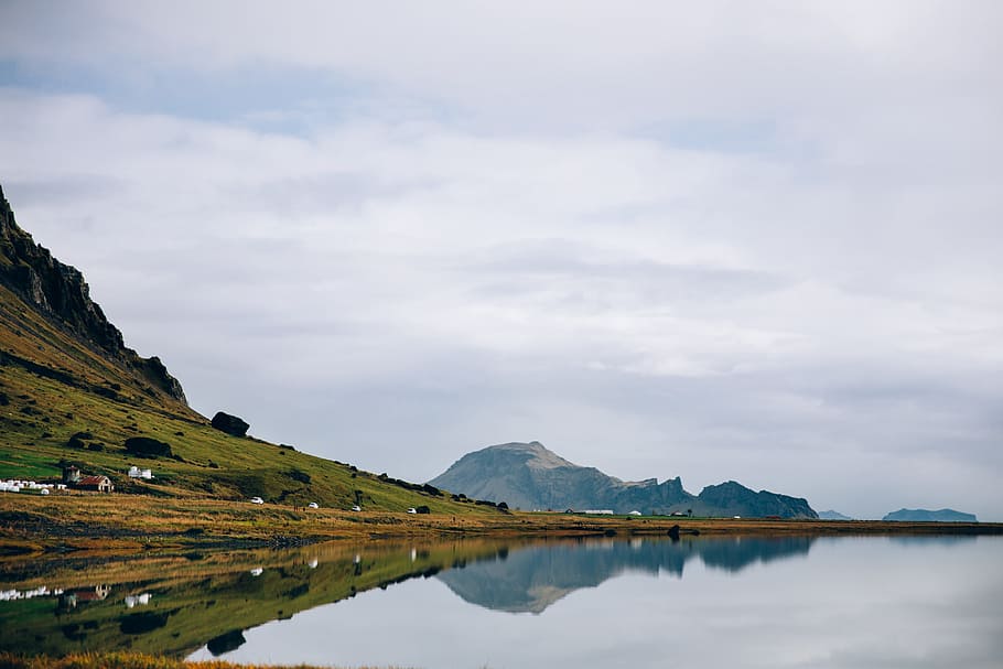 reflexión, montañas, vidrioso, lago islandia, nublado, día, frío, escarcha, escarchado, hielo