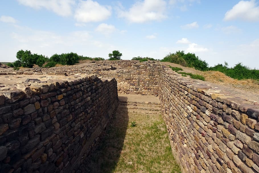 dholavira, archaeological site, excavation, structure, water management, khadir bet, kutch, kotada timba, ruins, ancient