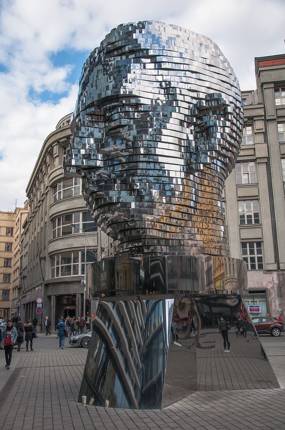 Praga, República Checa, ciudad, arquitectura, Europa, Franz Kafka, exterior del edificio, estructura construida, personas incidentales, cielo