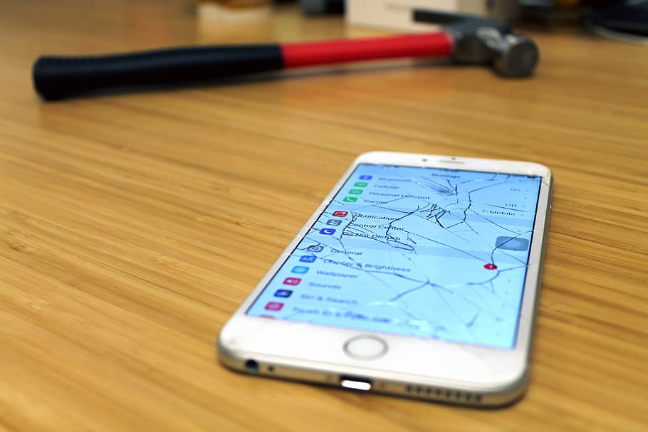 manzana, iphone, roto, pantalla, martillo, teléfono inteligente, adentro, mesa, madera - material, mapa