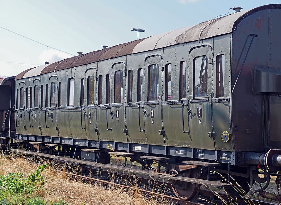 unit compartment car, german reichsbahn, drg, railway museum, 1920s, iron design, two-axle vehicle, running boards, part restored, passenger train