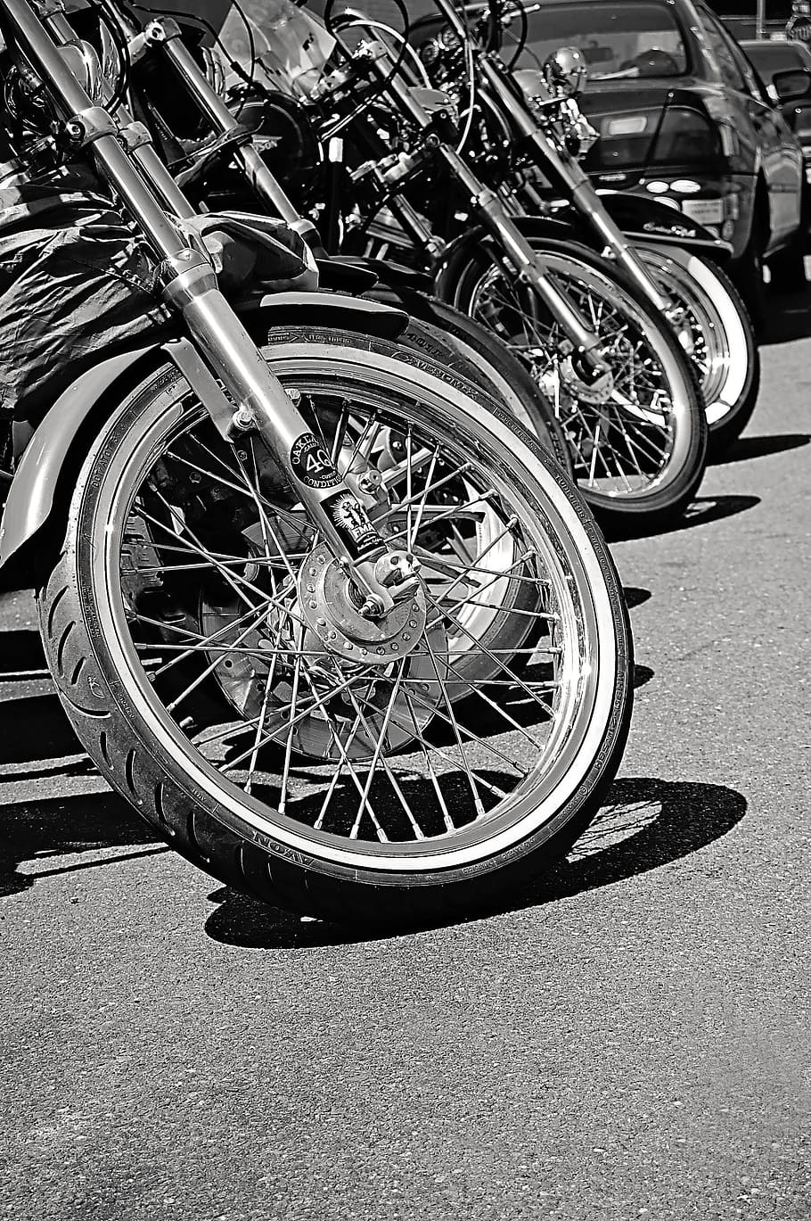 hitam dan putih, baris, sepeda motor, transportasi, perjalanan, sepeda, babi, vintage, tua, roda