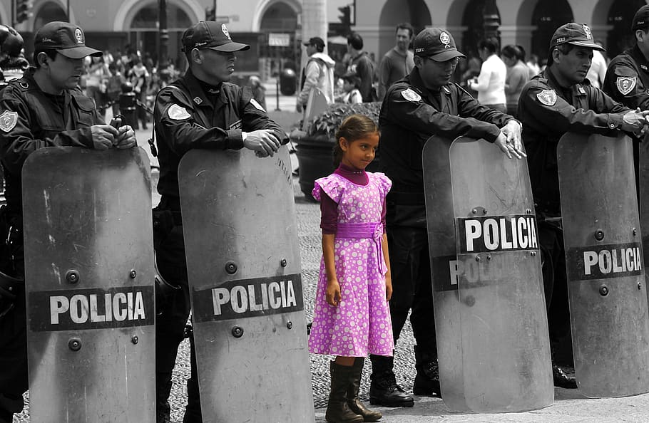 police, peru, lima, girl, child, black white, color, gimp, gimp workshop, photoshop