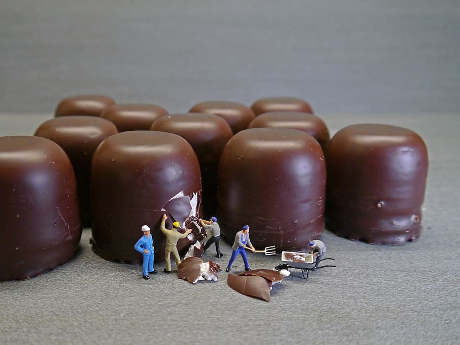 mohr heads, chocolate marshmallow, workers, poster, miniature, model railway figures, photography, photo project, small figures, miniatures