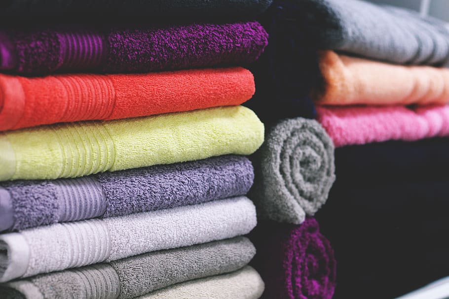 toalhas de banho, vários, banho, banheiro, escolha, variação, multi colorido, pilha, têxtil, dentro de casa