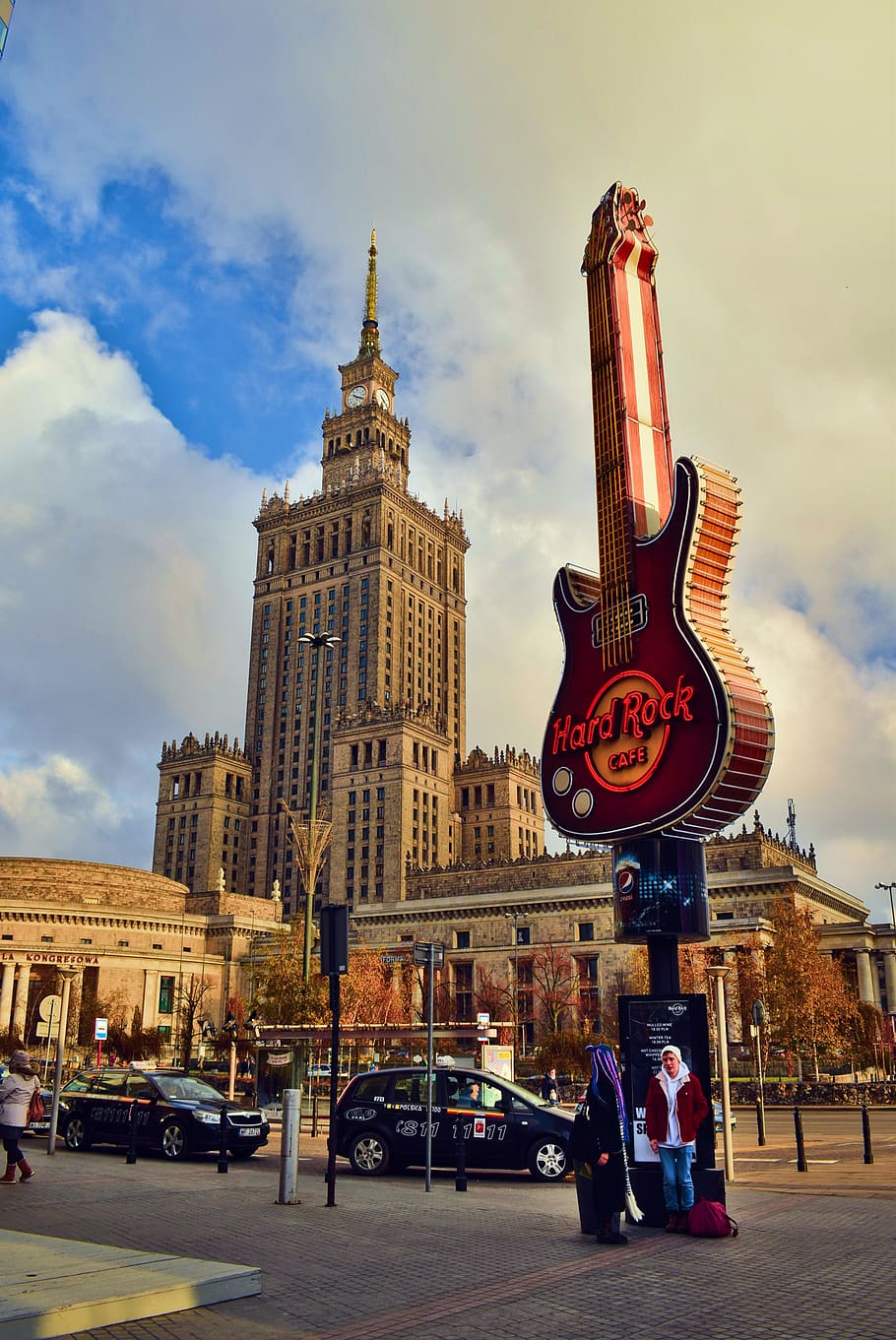 Varsovia, Polonia, arquitectura, ciudad, turismo, socialismo, realismo, construcción, Hard Rock Cafe, guitarra