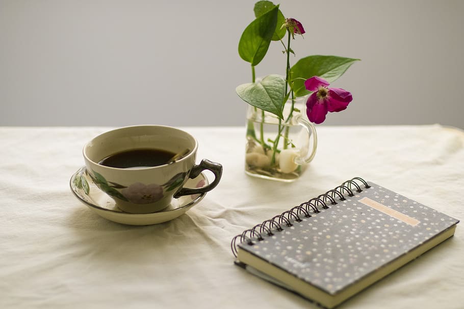 caffee, flowers, break, board, decoration, notebook, cup, drink, glass, table