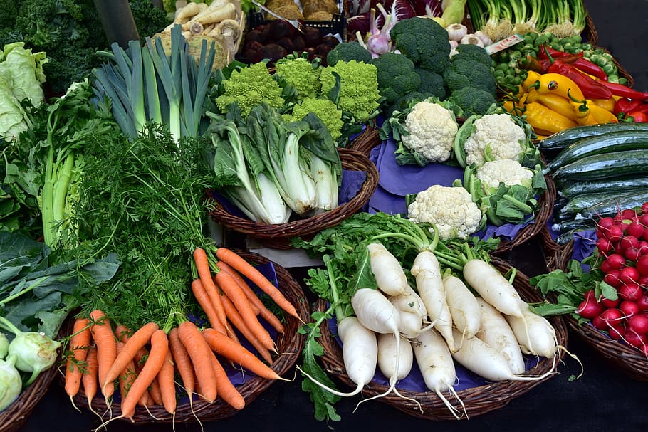 mercado, verduras, puesto en el mercado, zanahorias, rábano, kohl, coliflor, pepinos, colorido, selección