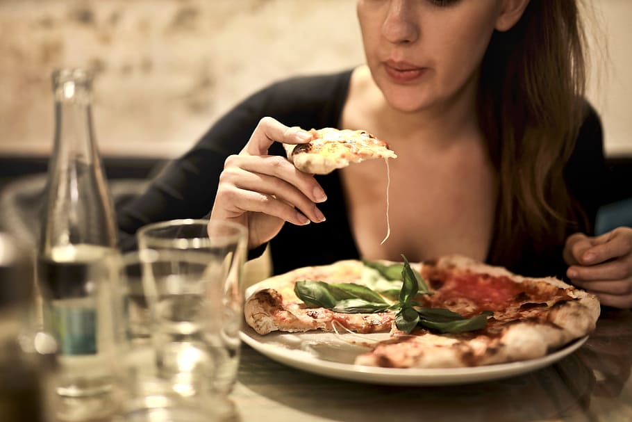 woman, pizza, food, restuarant, eat, dinner, drink, girl, italian, knife
