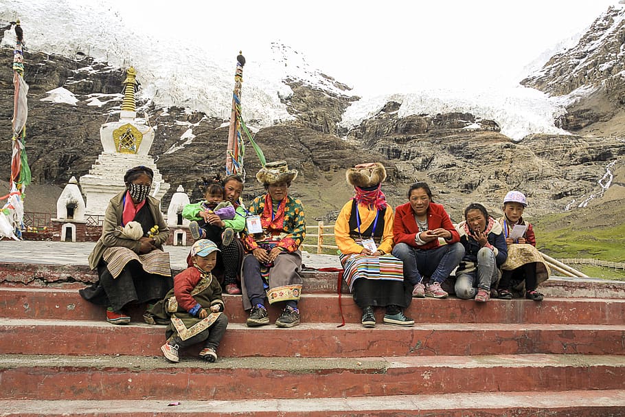 ásia, região autônoma do tibete, minoria tibetana, mundo das montanhas, natureza, neve, gelo, em gyatso la pass, passar estrada, conexão com nepal