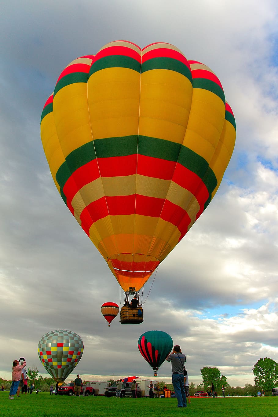balloon, flying, balloon rally, flight, hot air balloon, adventure, photography, sky, cloud - sky, air vehicle
