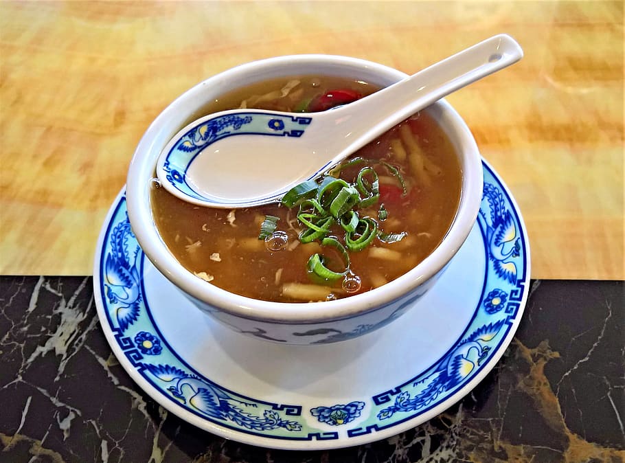 sopa, taza de consomé, sopa picante agria china, especialidad, comida, taza de porcelana, cuchara de porcelana, comer, delicioso, delicado