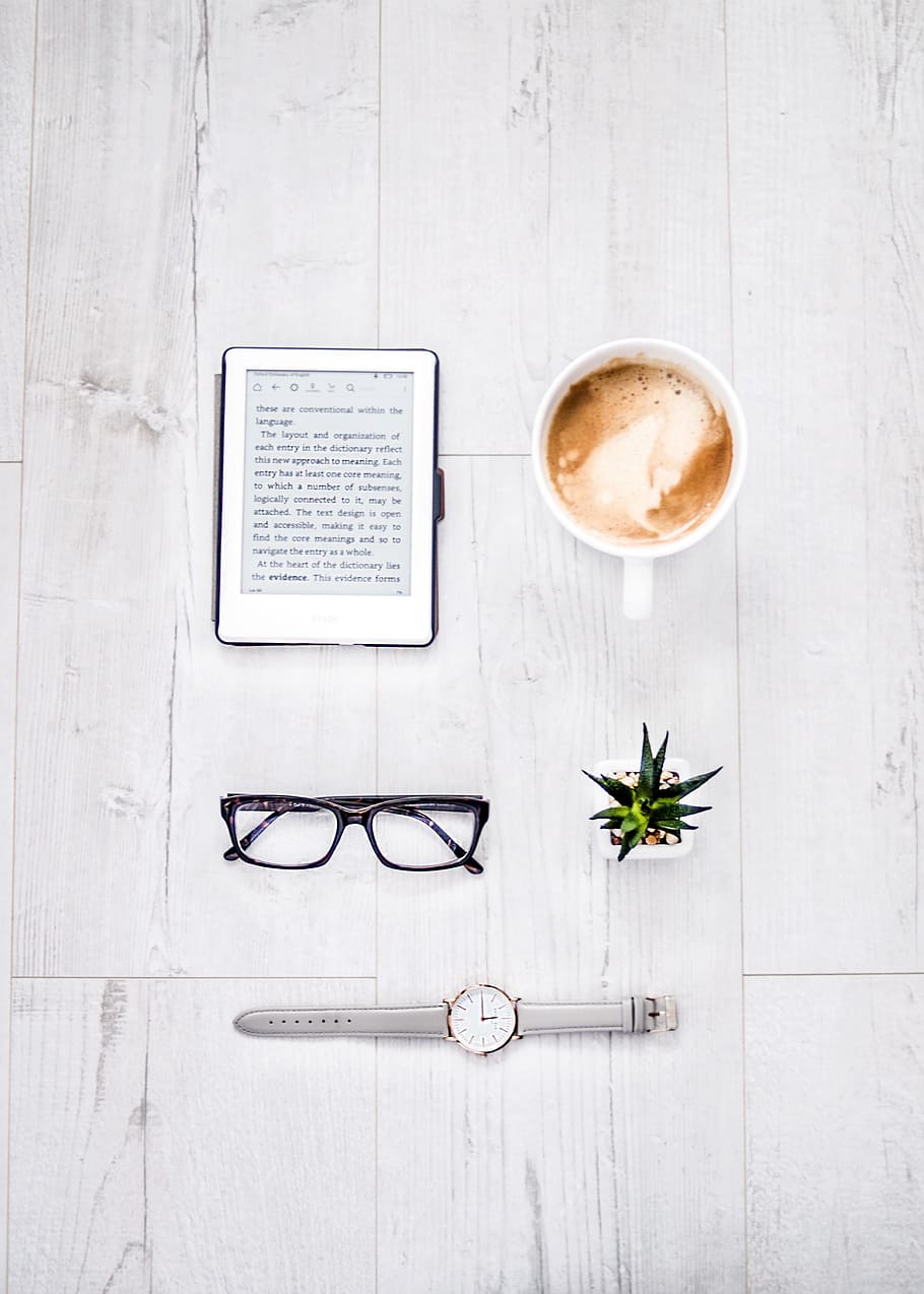 lector, café, gafas, planta, reloj, tecnología, ebook, kindle, cappuccino, espresso