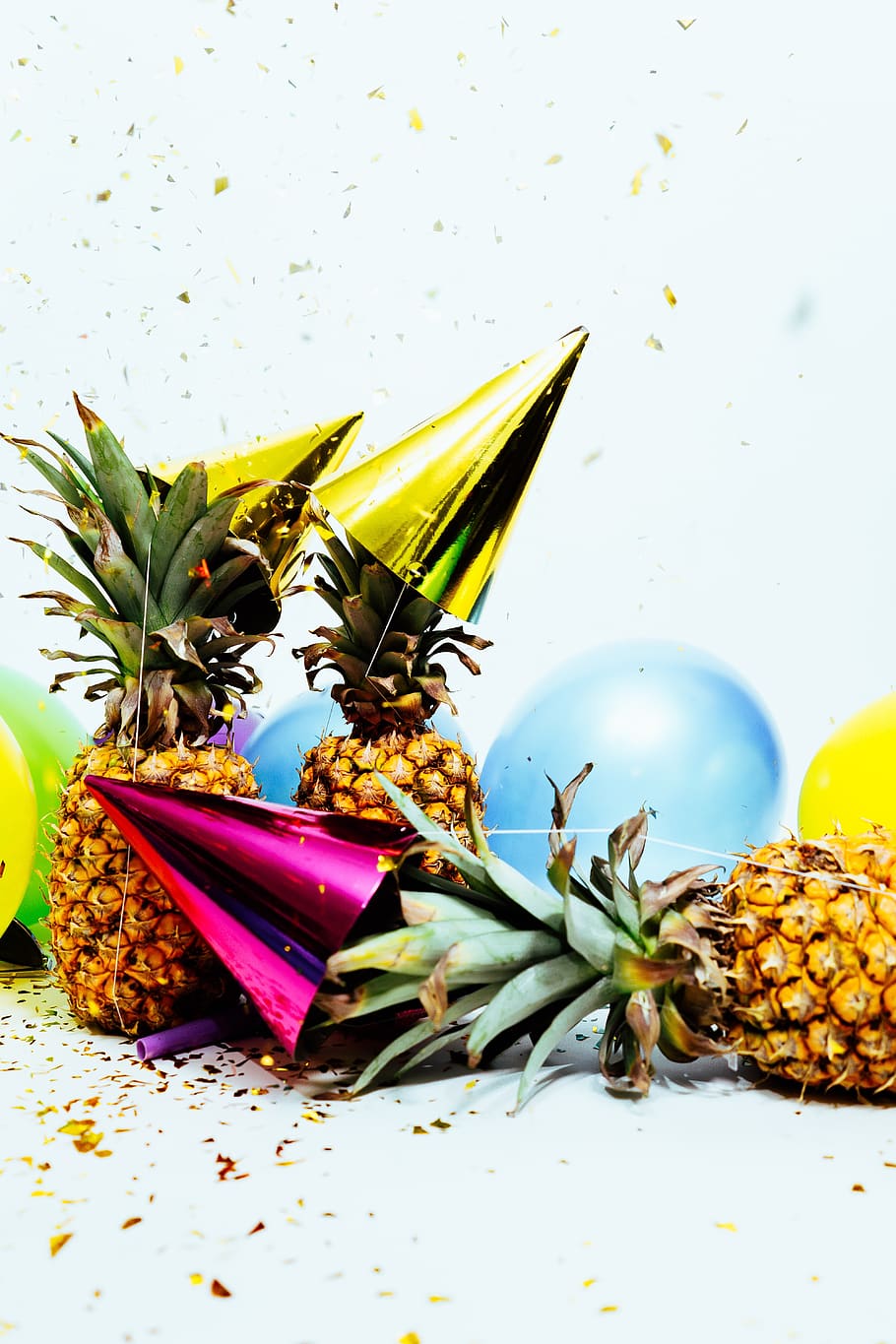nanas, topi pesta, pesta, balon, confetti, emas, selamat ulang tahun, perayaan, tonggak sejarah, kesenangan