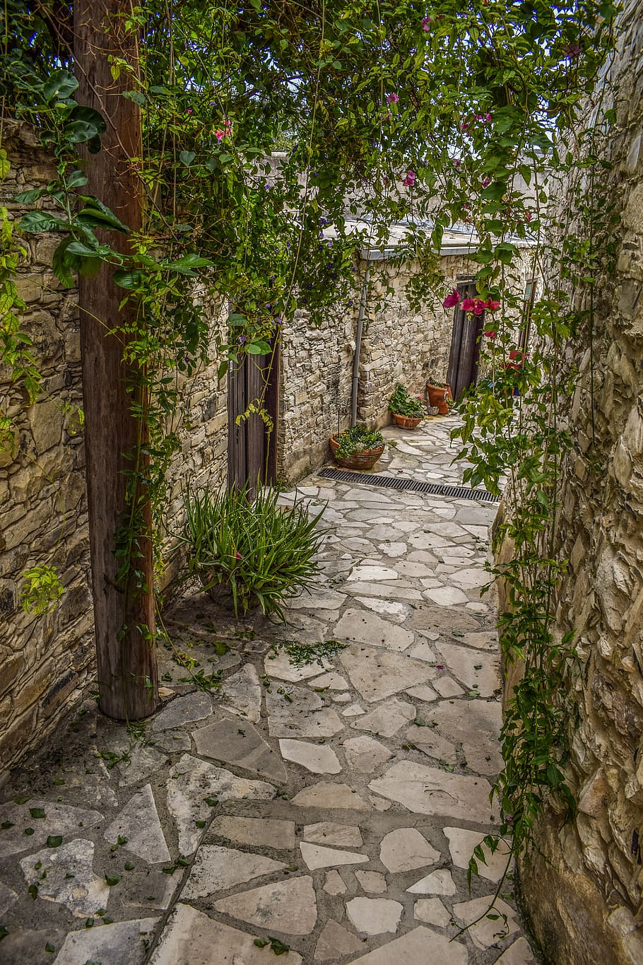 architecture-traditional-backstreet-houses.jpg