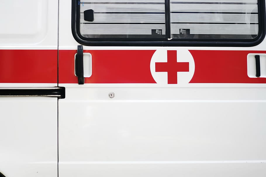 ambulância, carro, atravessar, emergência, saúde, ajuda, isolado, medicina, vermelho, transporte
