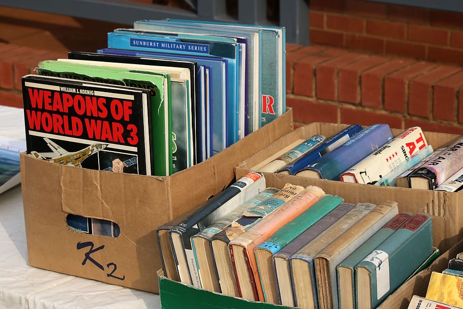 koleksi buku-buku tua, buku, penjualan, koleksi, tua, bekas, kotak, pasar loak, tidak ada orang, wadah