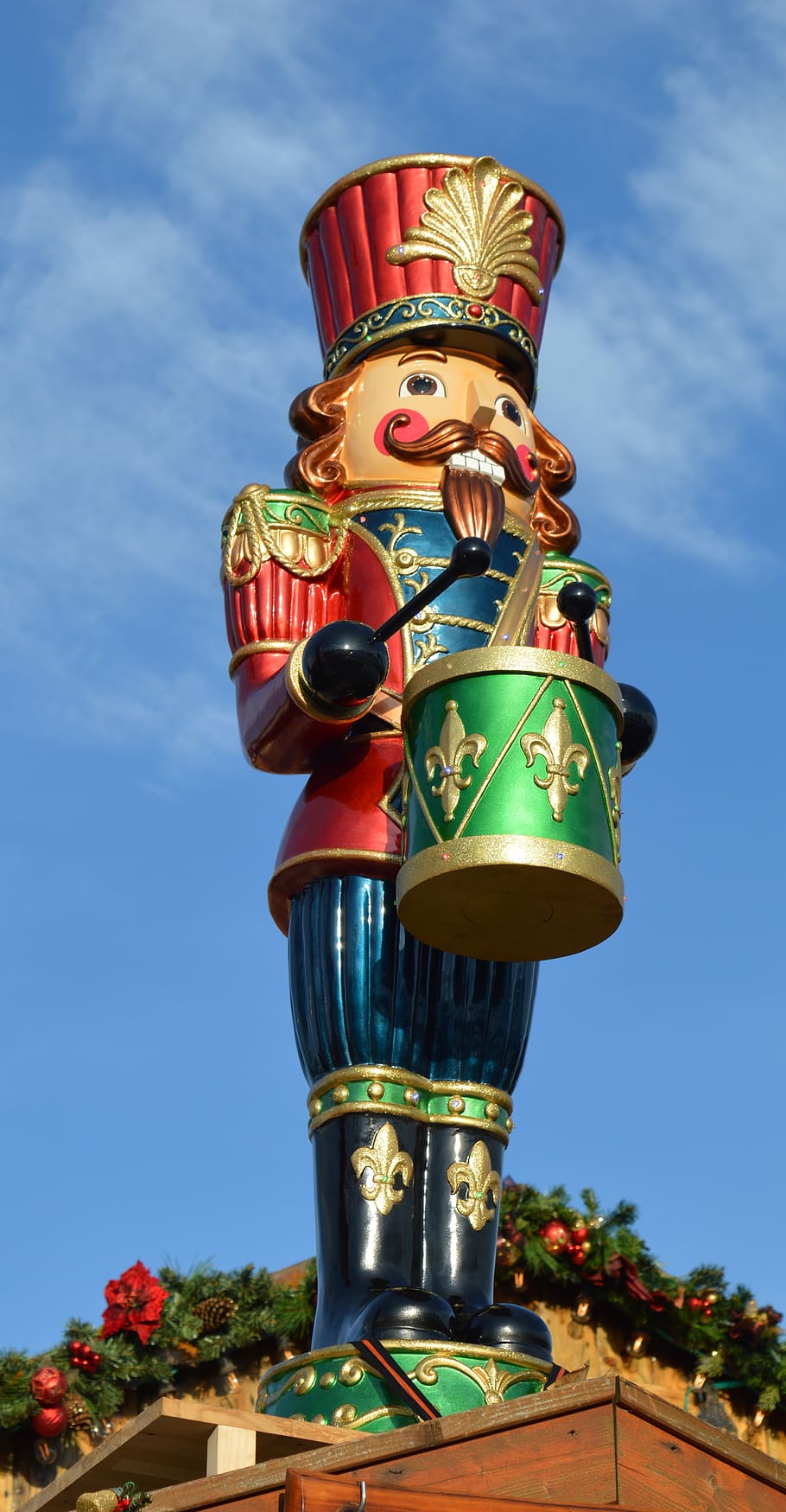 nutcracker, drummer, large, christmas market, figure, sky, low angle view, representation, art and craft, nature